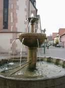 Das Wahrzeichen von K&uuml;lsheim: Der Dreischalenbrunnen